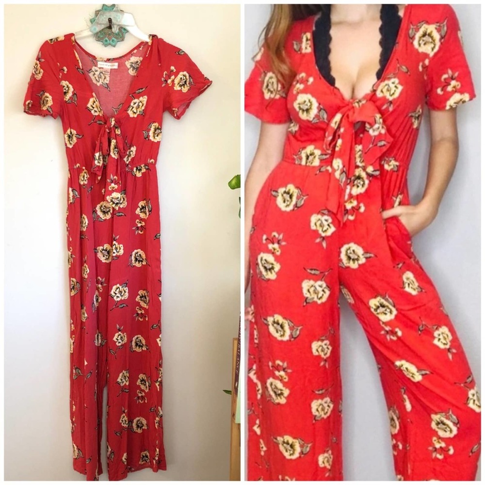 5/$25🦋Band of Gypsies tie front floral jumpsuit